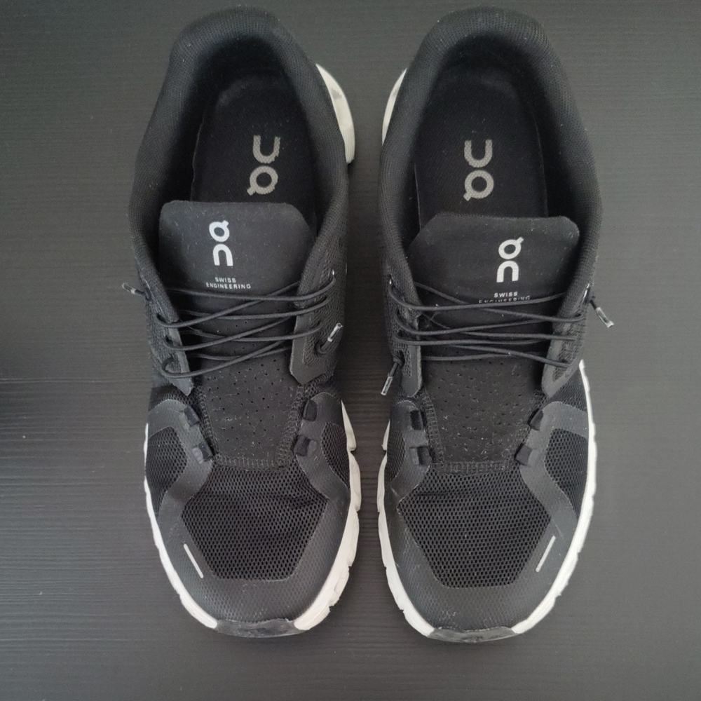On Cloud Swiss Engineering Men's Black with White Sole Athletic Sneakers